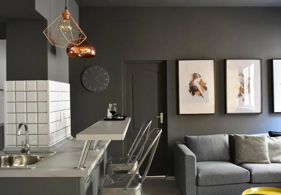 부쿠레슈티 2 Bdr / Cozy Ap Near Old Town 아파트 0*,  루마니아