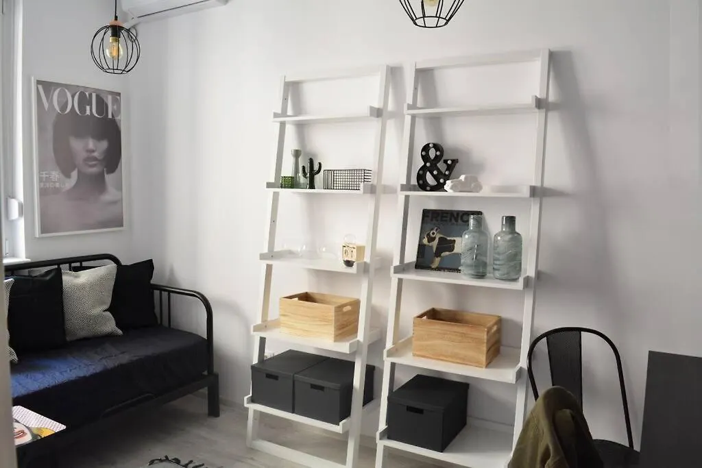 2 Bdr / Cozy Ap Near Old Town contacts